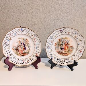 Decorative Porcelain Reticulated Plates with Intricate Design